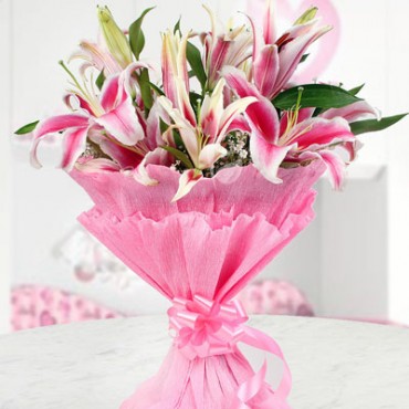 Pink Oriental lily bunch